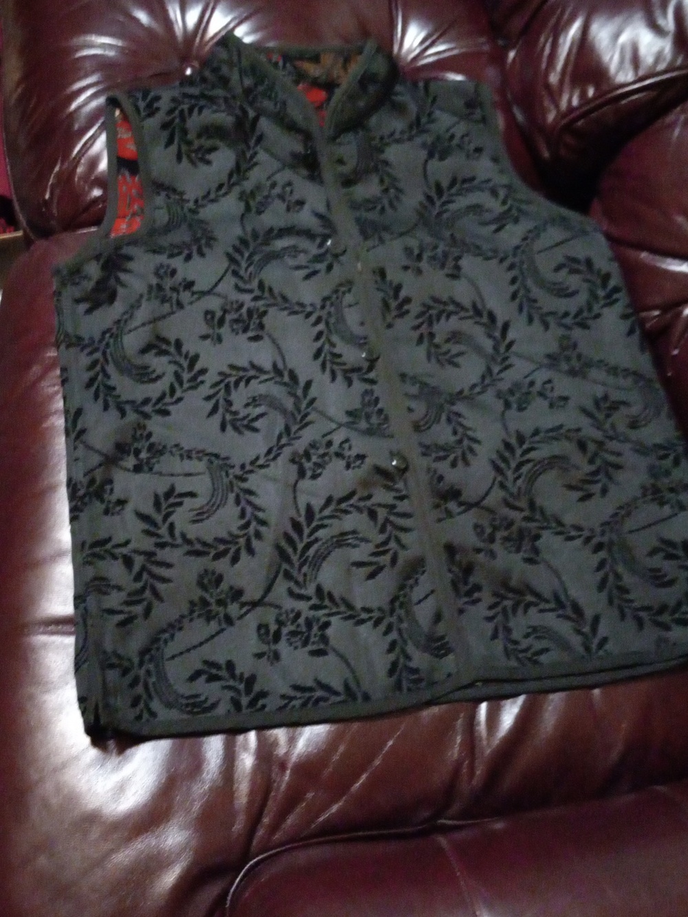 Reversable Vest  Floral Pattern / Black Pattern Design size   L - Picture 2 of 3